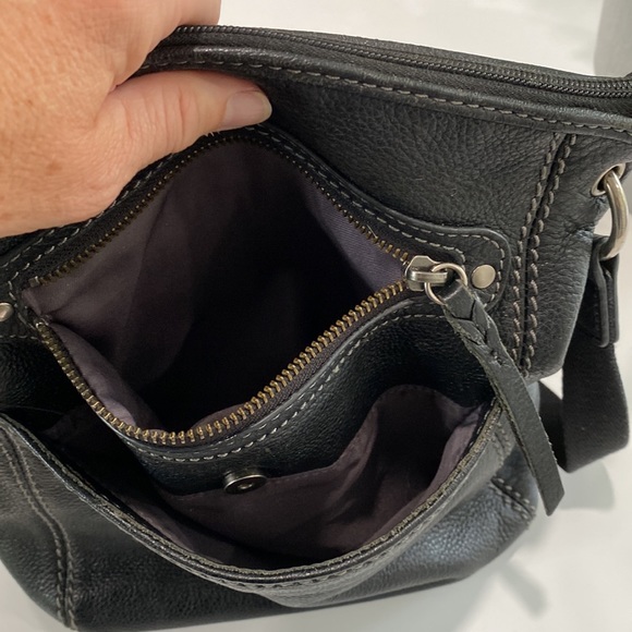 The Sak black leather crossbody with adjustable strap - Picture 7 of 14